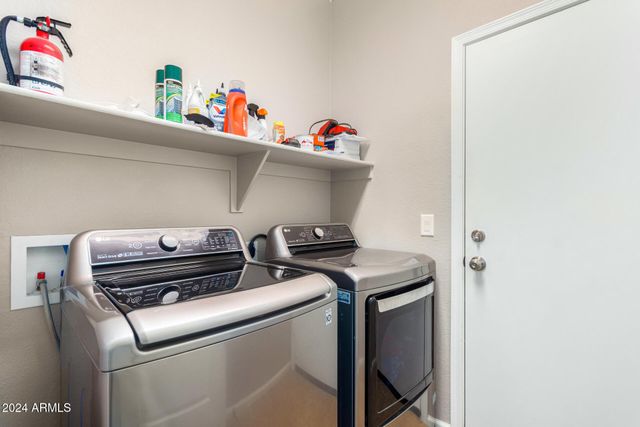 813 E LOVEGRASS Drive, San Tan Valley, AZ 85143