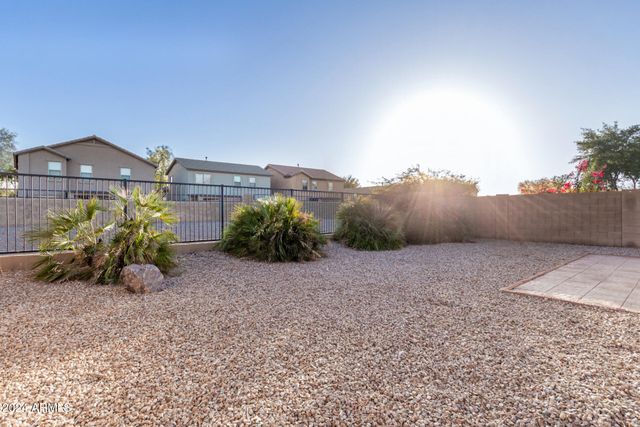 813 E LOVEGRASS Drive, San Tan Valley, AZ 85143