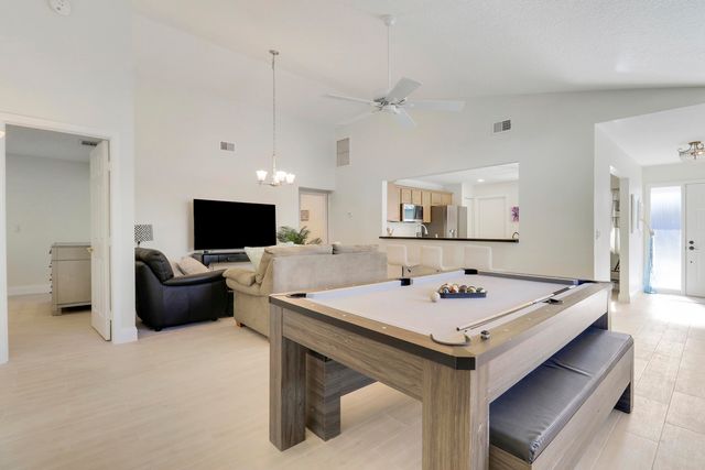 125 Arrowhead Circle, Jupiter, FL 33458