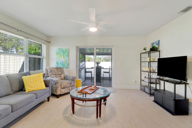 125 Arrowhead Circle, Jupiter, FL 33458