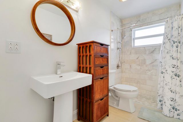 125 Arrowhead Circle, Jupiter, FL 33458