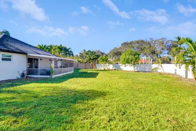 125 Arrowhead Circle, Jupiter, FL 33458