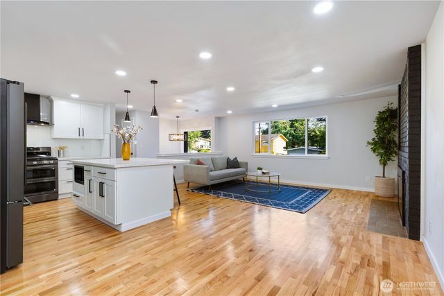 4327 184th Street SW, Lynnwood, WA 98037