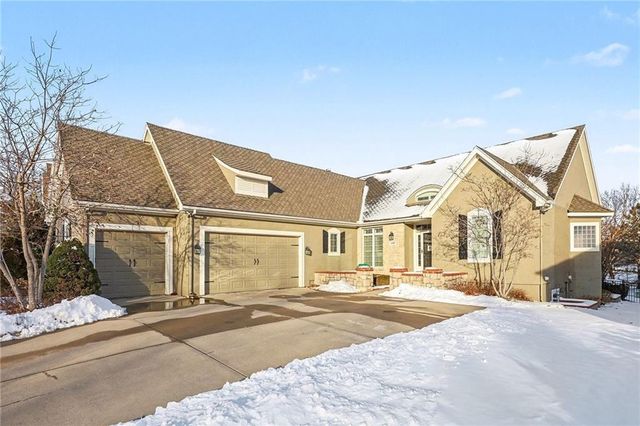 15605 Pawnee Street, Overland Park, KS 66224