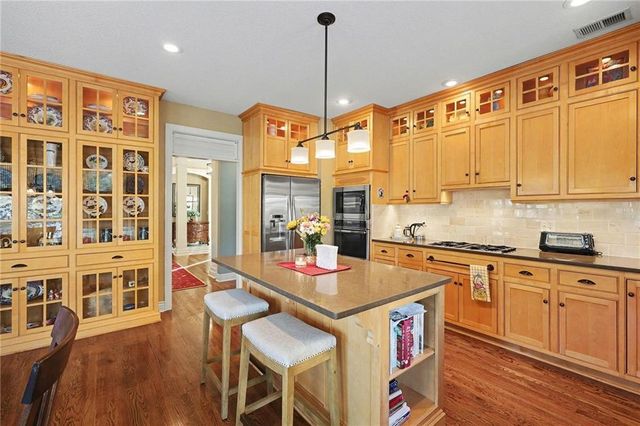 15605 Pawnee Street, Overland Park, KS 66224