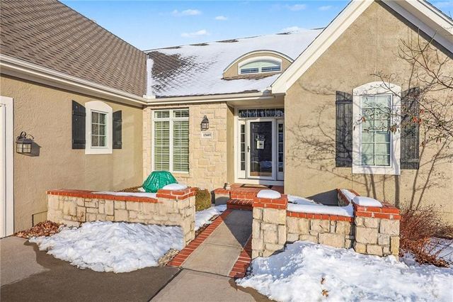 15605 Pawnee Street, Overland Park, KS 66224