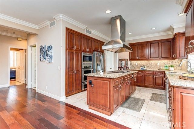 16 Sovente, Irvine, CA 92606