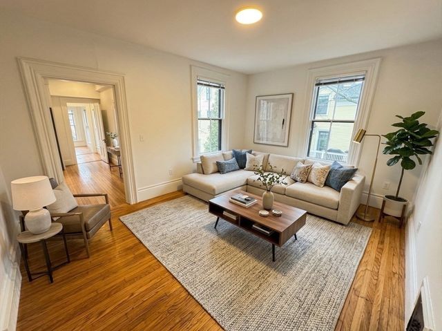 23 Avon St 2, Cambridge, MA 02138