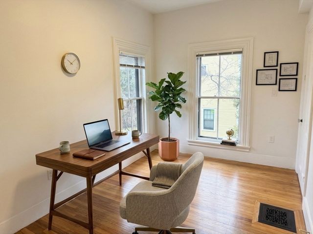 23 Avon St 2, Cambridge, MA 02138