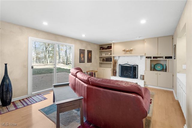 32651 N Burr Oak, Solon, OH 44139