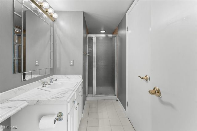 32651 N Burr Oak, Solon, OH 44139