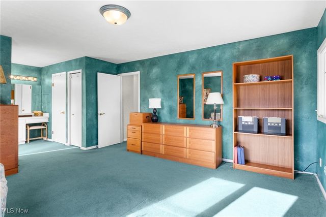 32651 N Burr Oak, Solon, OH 44139