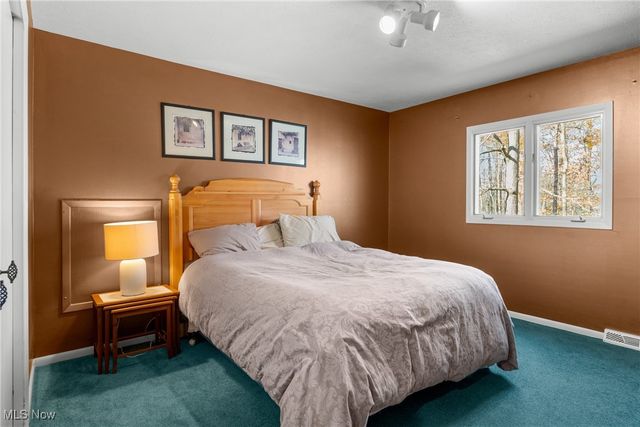 32651 N Burr Oak, Solon, OH 44139