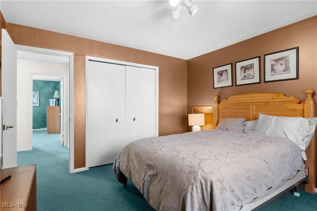 32651 N Burr Oak, Solon, OH 44139