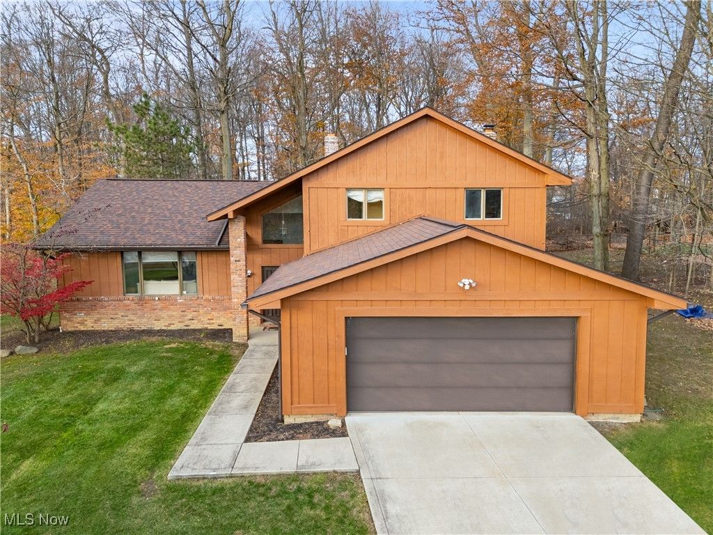 32651 N Burr Oak, Solon, OH 44139