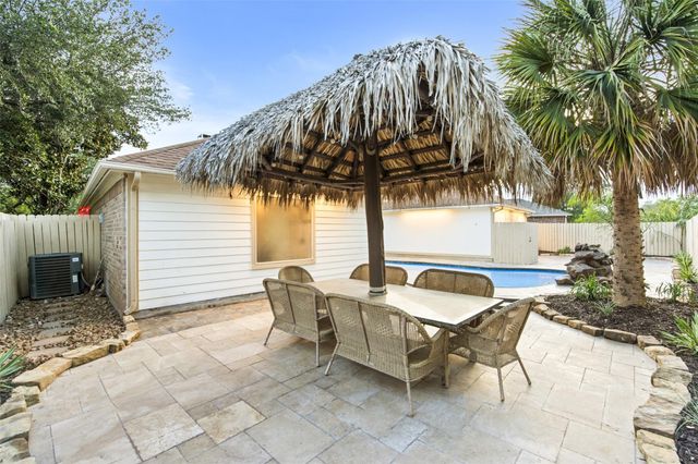 30 Crestview Trail, Houston, TX 77082