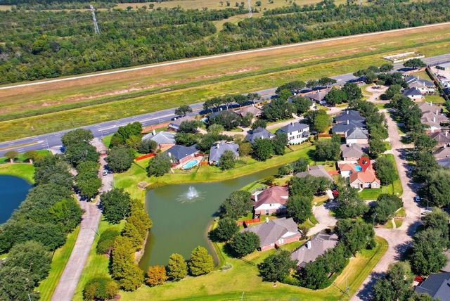 30 Crestview Trail, Houston, TX 77082