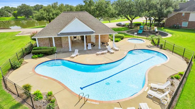 30 Crestview Trail, Houston, TX 77082