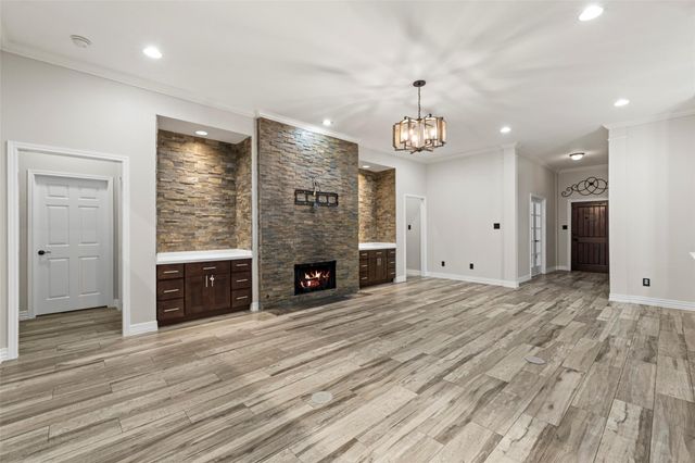 30 Crestview Trail, Houston, TX 77082