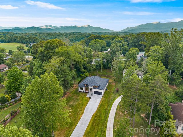 25 Copper Mill Court, Candler, NC 28715