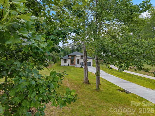 25 Copper Mill Court, Candler, NC 28715