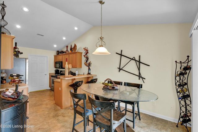 6319 Rivers End Dr, Louisville, KY 40258