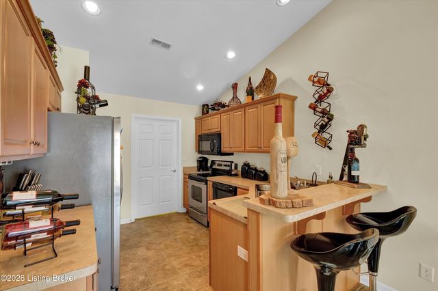 6319 Rivers End Dr, Louisville, KY 40258