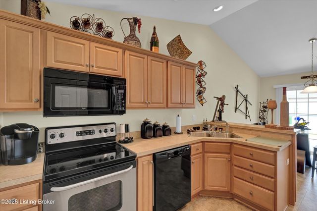 6319 Rivers End Dr, Louisville, KY 40258