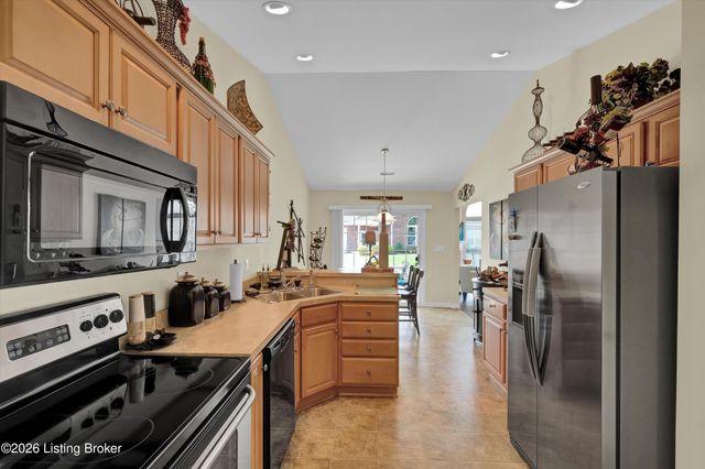 6319 Rivers End Dr, Louisville, KY 40258