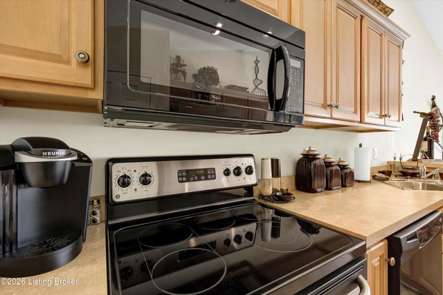 6319 Rivers End Dr, Louisville, KY 40258