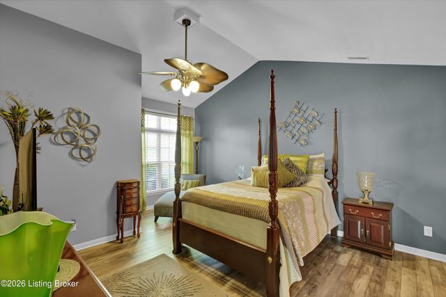 6319 Rivers End Dr, Louisville, KY 40258