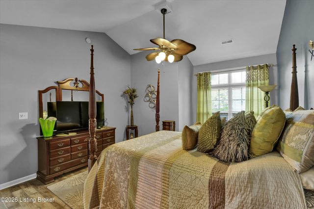 6319 Rivers End Dr, Louisville, KY 40258