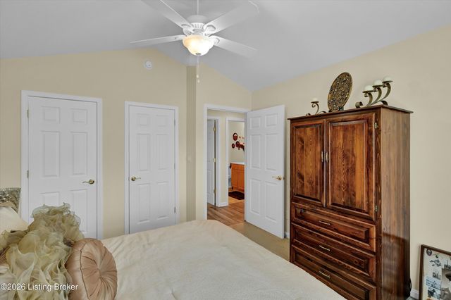 6319 Rivers End Dr, Louisville, KY 40258