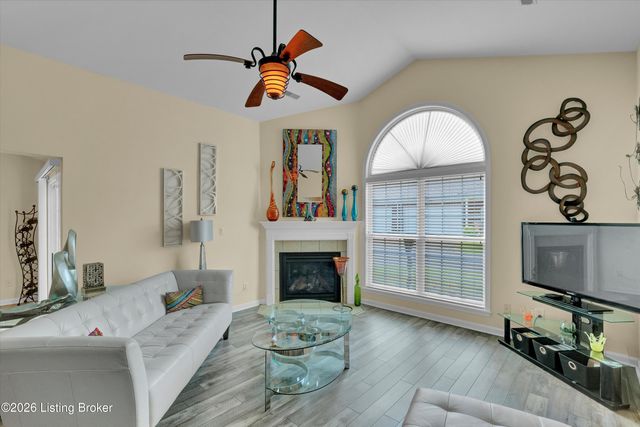 6319 Rivers End Dr, Louisville, KY 40258