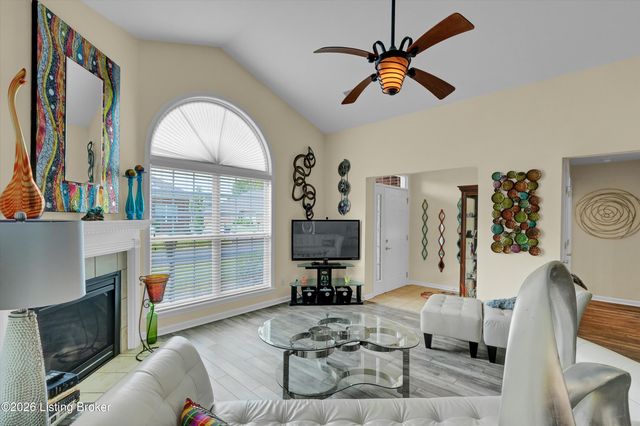 6319 Rivers End Dr, Louisville, KY 40258