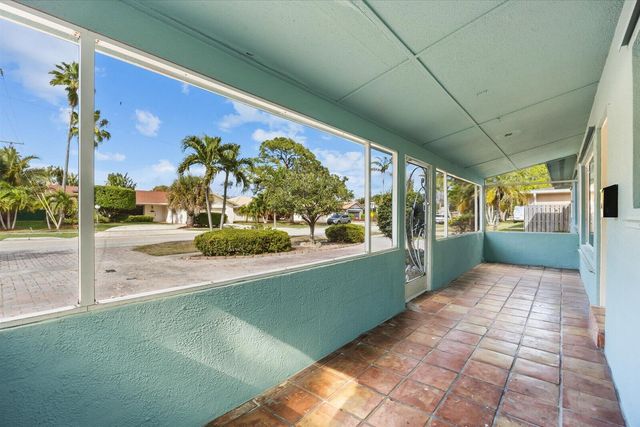 800 SE 13th Court, Deerfield Beach, FL 33441