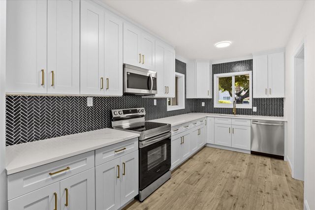 800 SE 13th Court, Deerfield Beach, FL 33441