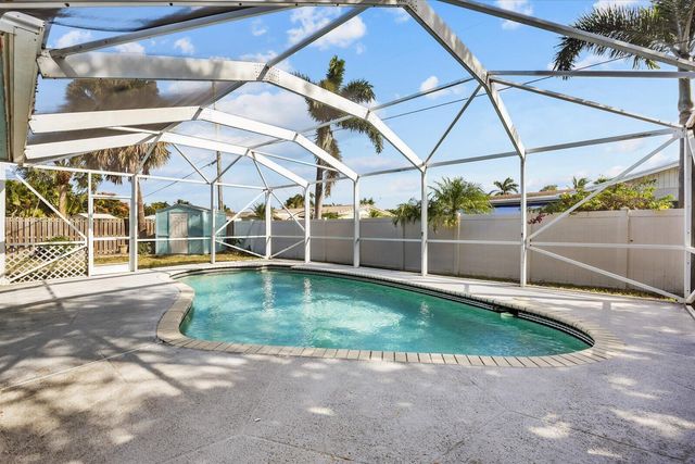 800 SE 13th Court, Deerfield Beach, FL 33441