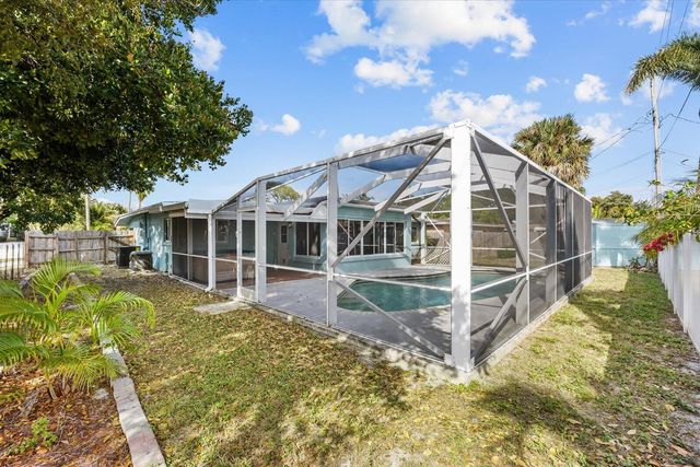 800 SE 13th Court, Deerfield Beach, FL 33441