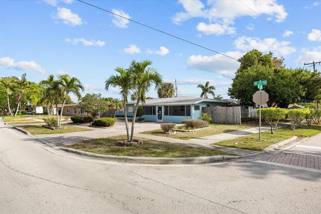 800 SE 13th Court, Deerfield Beach, FL 33441