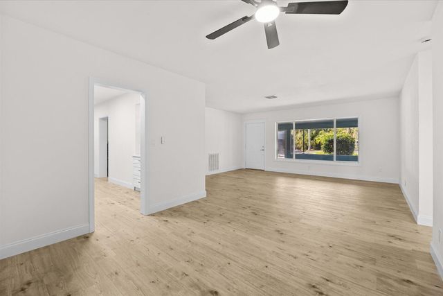 800 SE 13th Court, Deerfield Beach, FL 33441