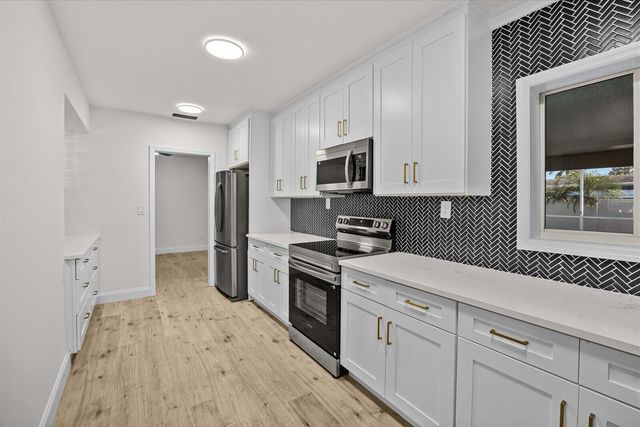 800 SE 13th Court, Deerfield Beach, FL 33441