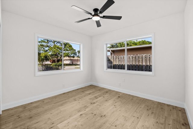 800 SE 13th Court, Deerfield Beach, FL 33441