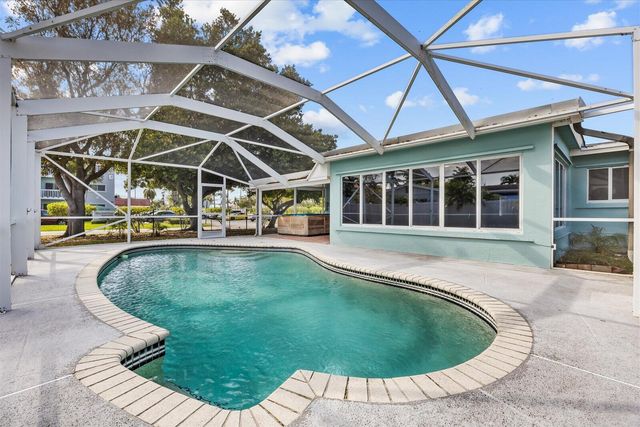 800 SE 13th Court, Deerfield Beach, FL 33441