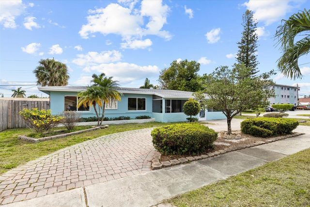 800 SE 13th Court, Deerfield Beach, FL 33441