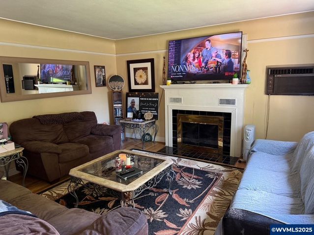 1555 Pearl St NE, Salem, OR 97301