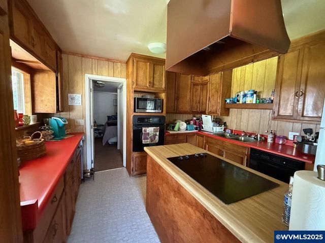 1555 Pearl St NE, Salem, OR 97301
