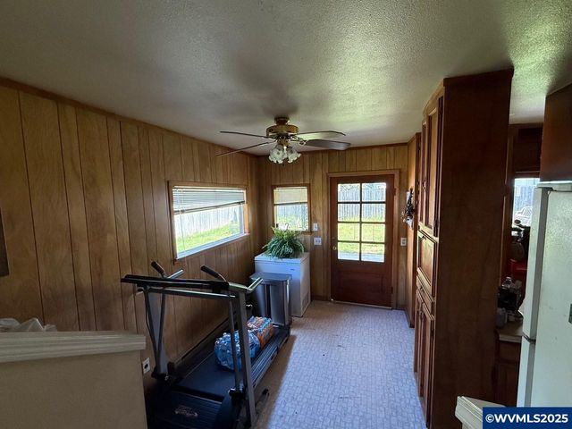 1555 Pearl St NE, Salem, OR 97301