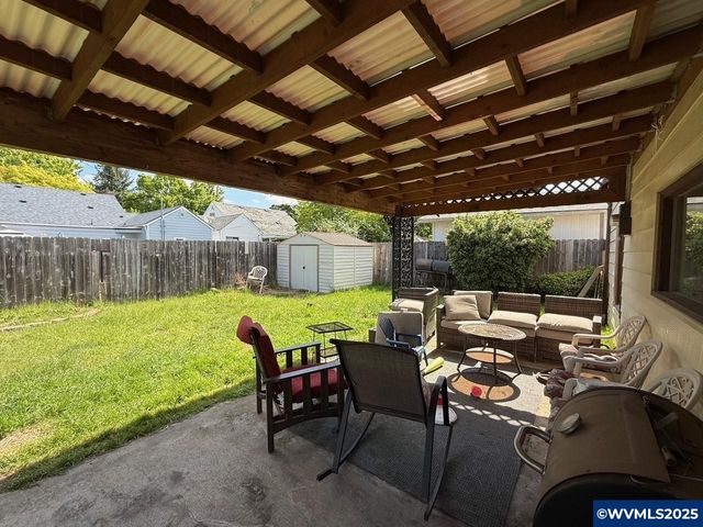 1555 Pearl St NE, Salem, OR 97301