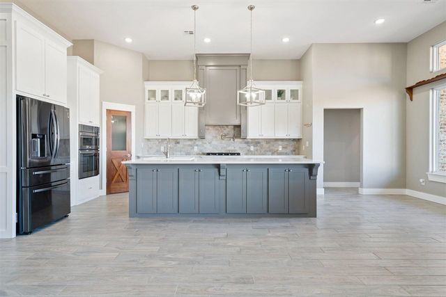 4211 Crest Lane, Elgin, OK 73538